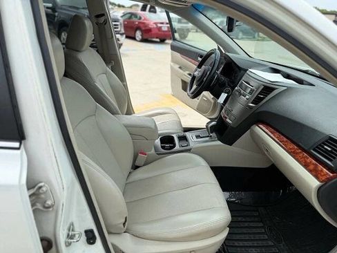 Used 2010 Subaru Outback 2.5i Limited image 30