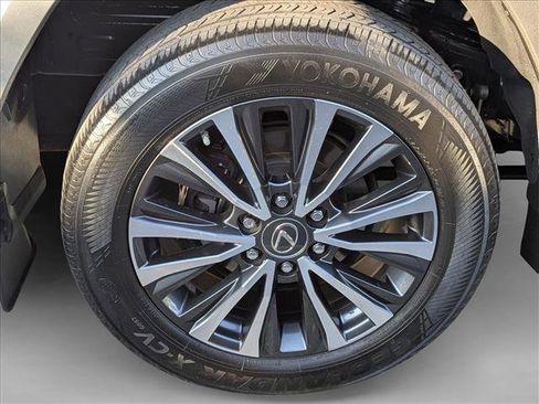 Used 2023 Lexus LX 600 4WD w/ Premium Package image 24