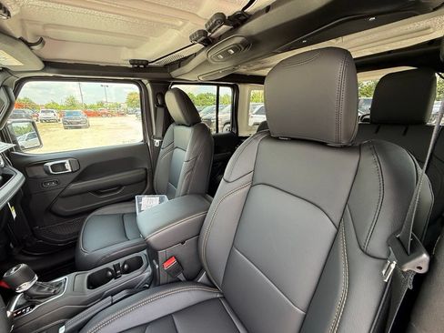 New 2026 Jeep Wrangler Unlimited Sahara AWD/4WD image 12