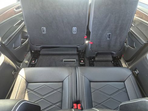 Used 2025 Volkswagen Atlas SE FWD image 10