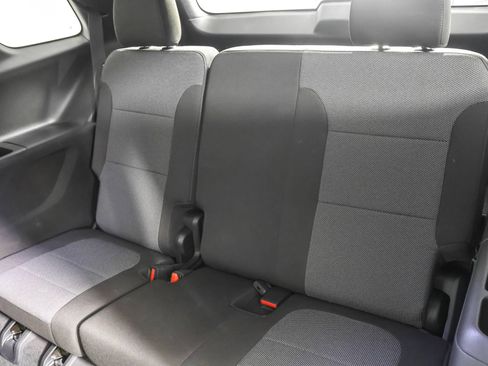 Used 2023 Chevrolet Traverse LT FWD image 38