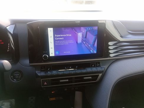 Used 2025 Toyota Camry SE w/ Convenience Package image 14