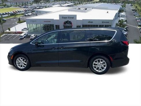 Certified 2023 Chrysler Pacifica Touring-L FWD image 24
