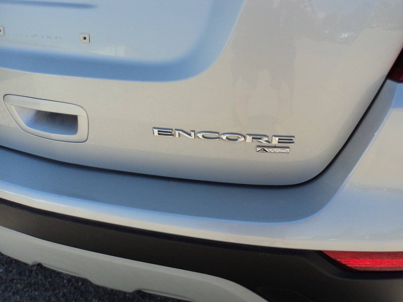 Used 2022 Buick Encore Preferred AWD/4WD image 8
