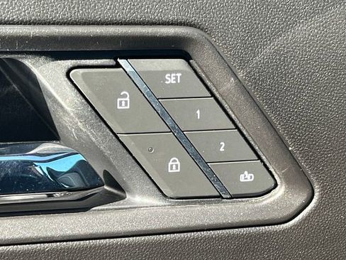 Used 2025 Chevrolet Colorado ZR2 w/ ZR2 Bison Edition AWD/4WD image 7