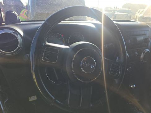 Used 2013 Jeep Wrangler Unlimited Sahara image 12