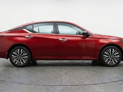 Used 2025 Nissan Altima 2.5 SV image 11