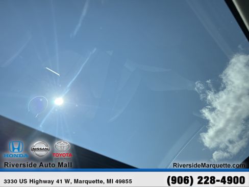 Used 2021 Toyota Highlander XLE AWD/4WD image 24
