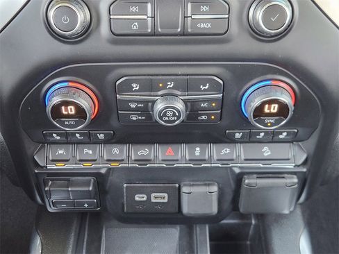 Used 2020 Chevrolet Silverado 1500 LTZ w/ LTZ Premium Package image 17