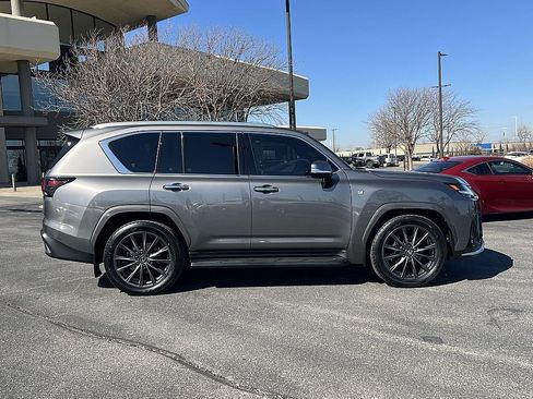 Used 2024 Lexus LX 600 F Sport image 2