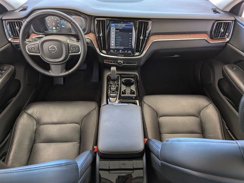 Used 2021 Volvo S60 T8 R-Design Expression image 22