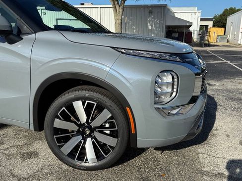 New 2025 Mitsubishi Outlander SEL image 12
