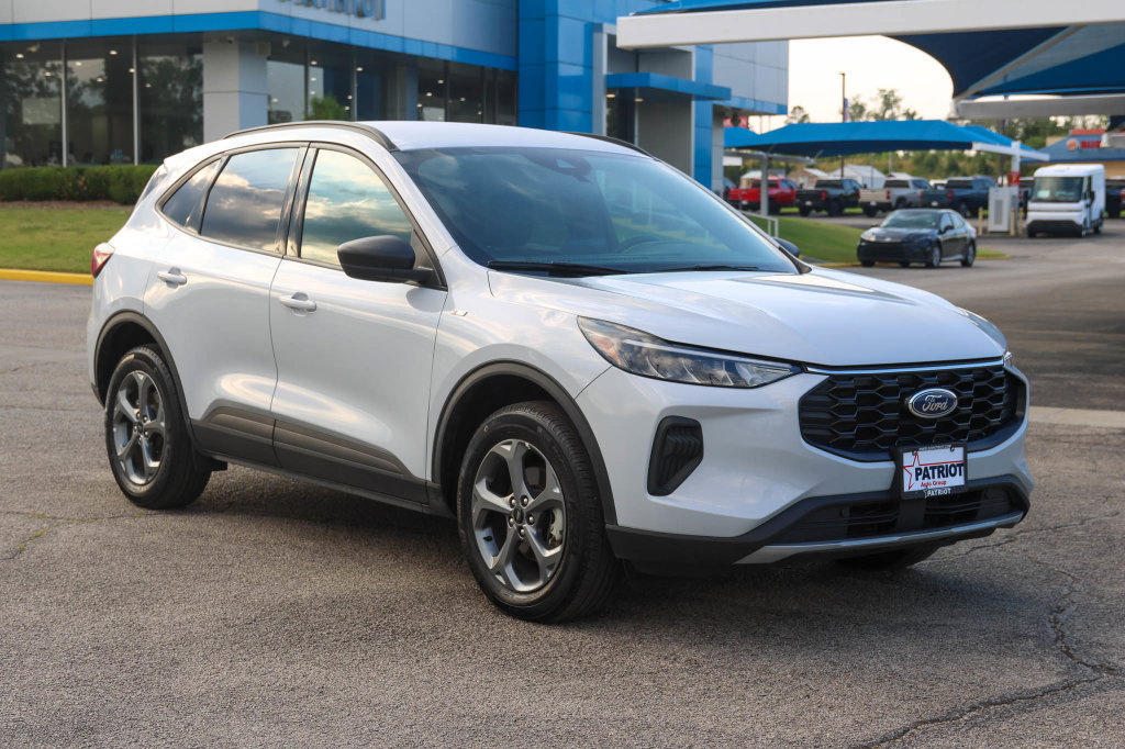 Used 2025 Ford Escape ST-Line AWD/4WD image 1