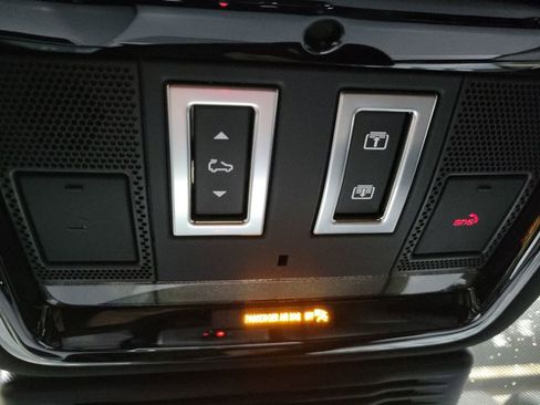 Used 2024 Land Rover Range Rover Velar Dynamic SE image 21