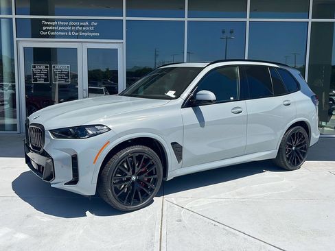New 2026 BMW X5 xDrive40i w/ M Sport Package AWD/4WD image 2