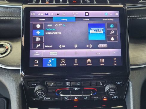 Used 2025 Jeep Grand Cherokee Limited AWD/4WD image 10
