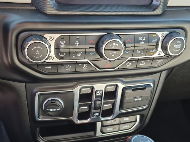 Used 2022 Jeep Wrangler Unlimited Sahara AWD/4WD image 23