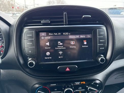 Used 2022 Kia Soul LX image 32