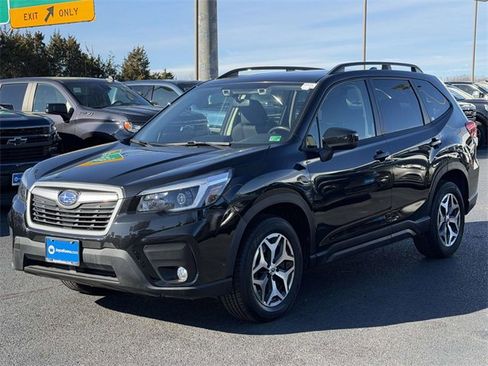 Used 2021 Subaru Forester Premium image 4