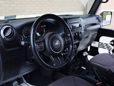 Used 2017 Jeep Wrangler Unlimited Sport w/ Quick Order Package 23S AWD/4WD image 16