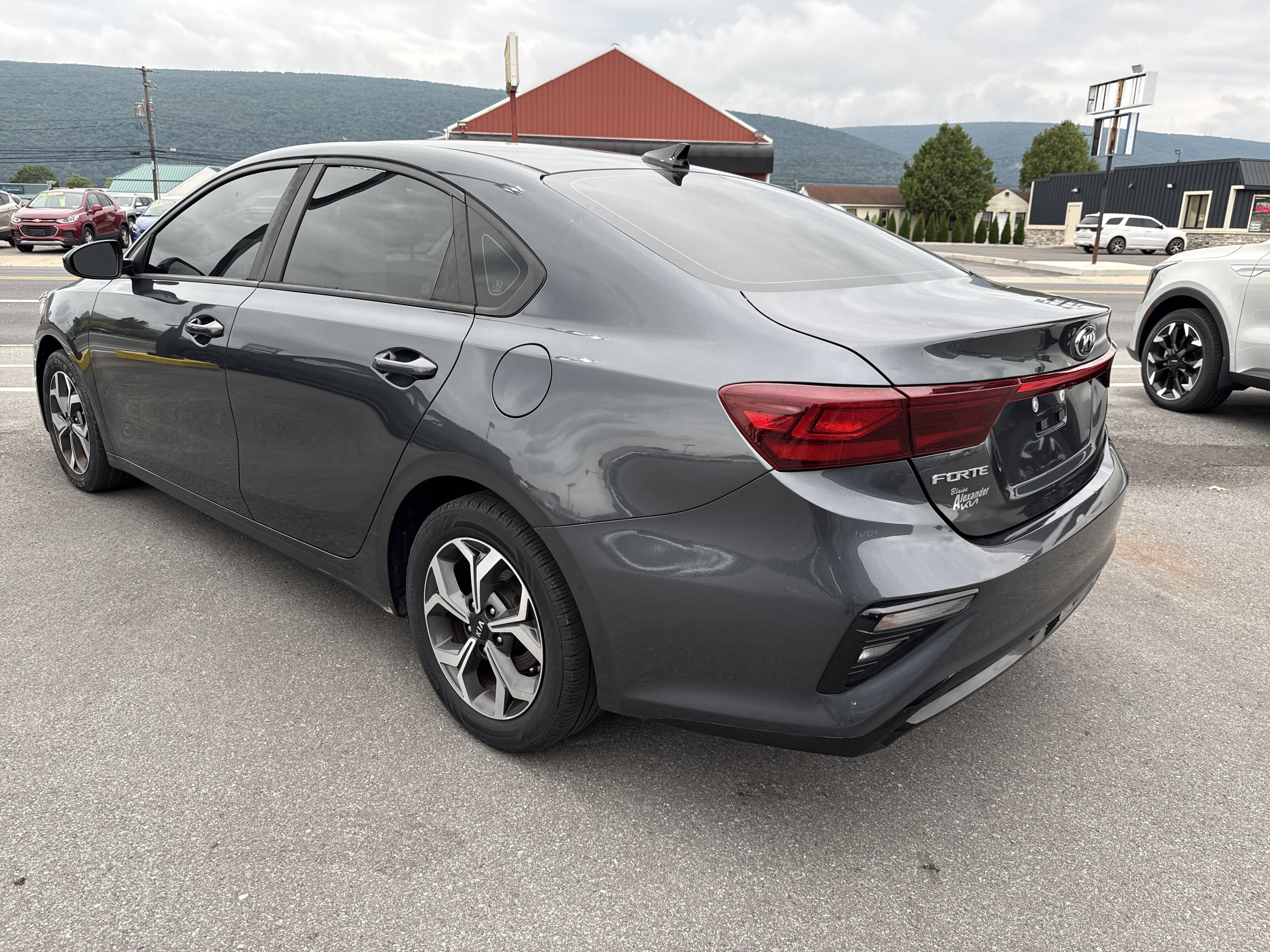 Used 2020 Kia Forte LXS FWD image 6