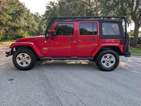 Used 2015 Jeep Wrangler Unlimited Sahara w/ Connectivity Group AWD/4WD image 4