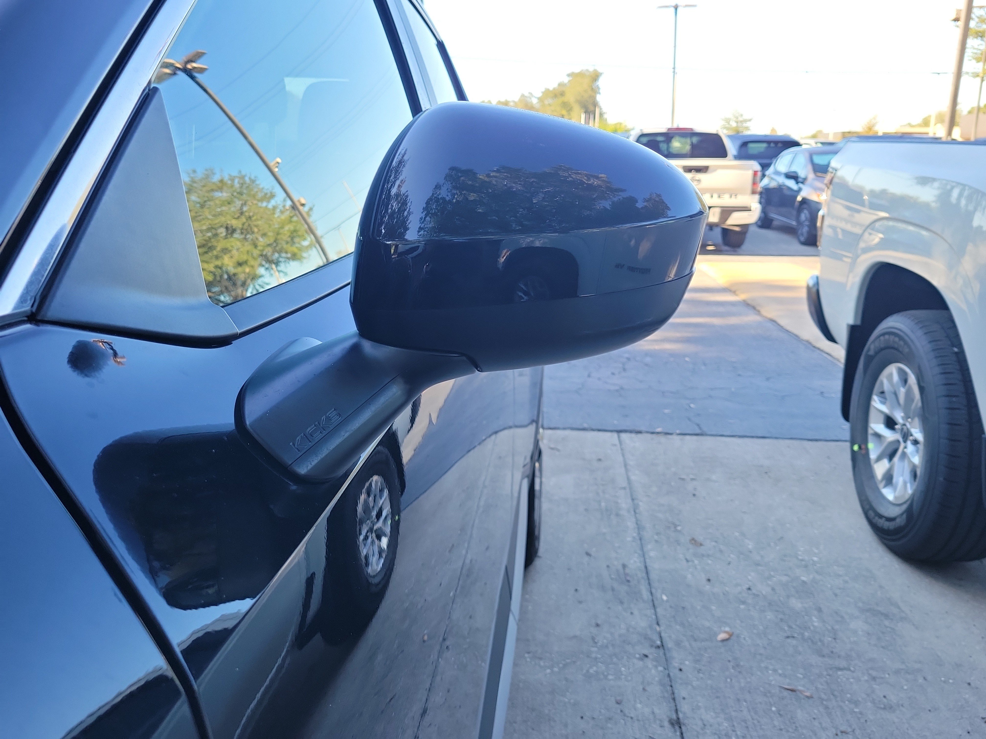 Certified 2025 Nissan Kicks SV FWD image 4