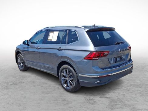 Used 2024 Volkswagen Tiguan SE AWD/4WD image 3