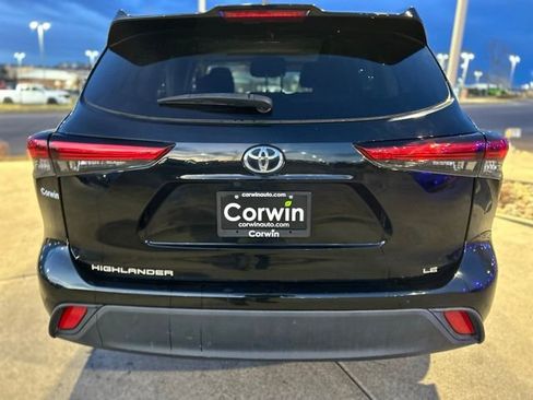 Used 2023 Toyota Highlander LE image 7
