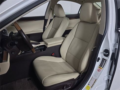 Used 2018 Lexus ES 300h image 16