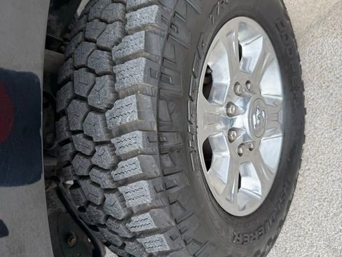 Used 2019 RAM 2500 Laramie w/ Black Appearance Package AWD/4WD image 9