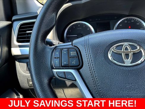 Used 2019 Toyota Highlander LE FWD image 16
