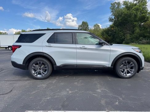 New 2026 Ford Explorer Active w/ Active Comfort Package AWD/4WD image 7