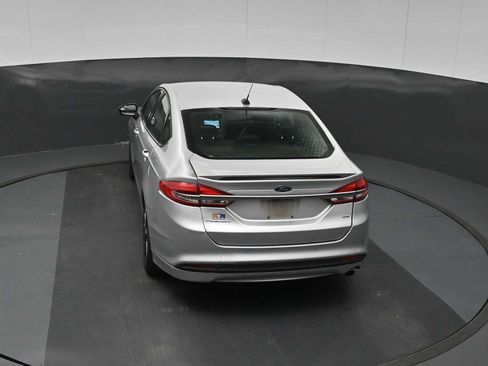 Used 2018 Ford Fusion SE w/ Equipment Group 201A FWD image 15