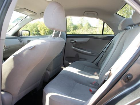 Used 2012 Toyota Corolla LE FWD image 13