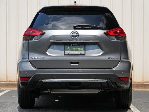 Used 2020 Nissan Rogue SV AWD/4WD image 10