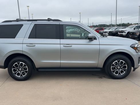 Used 2024 Ford Expedition XLT RWD image 2