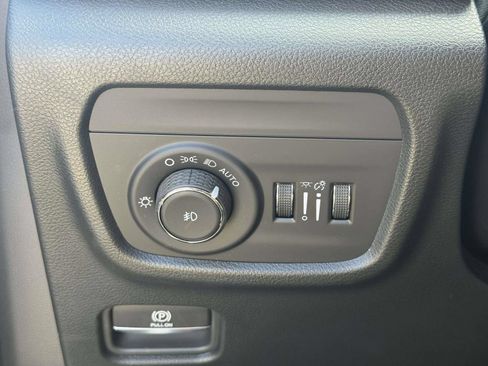 Used 2026 Jeep Grand Cherokee Limited AWD/4WD image 19