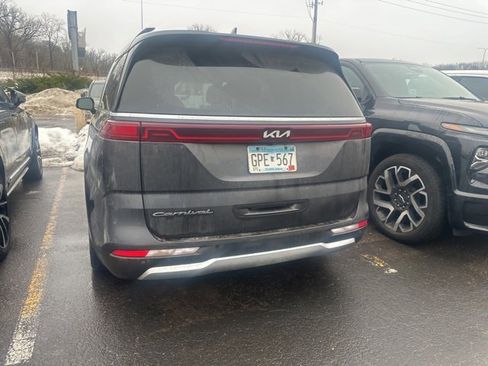 Used 2022 Kia Carnival SX Prestige image 10