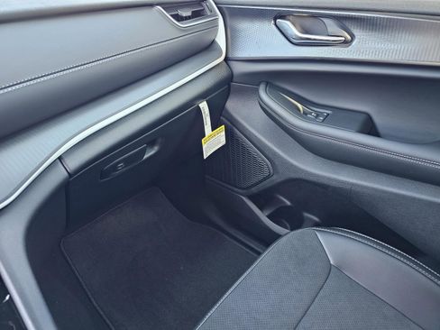 New 2025 Jeep Grand Cherokee L Altitude image 27