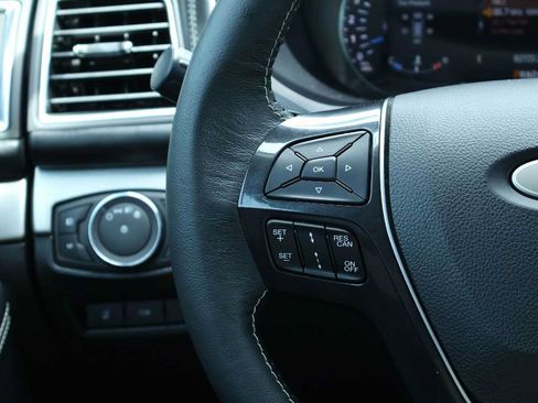 Used 2019 Ford Explorer Platinum AWD/4WD image 22