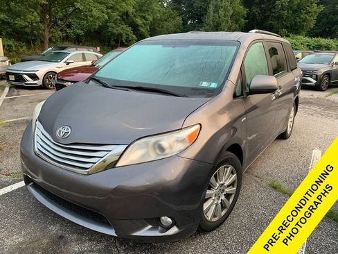 Used 2017 Toyota Sienna XLE Premium AWD/4WD image 1
