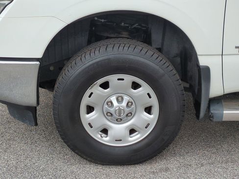 Used 2017 Nissan Titan SV image 11