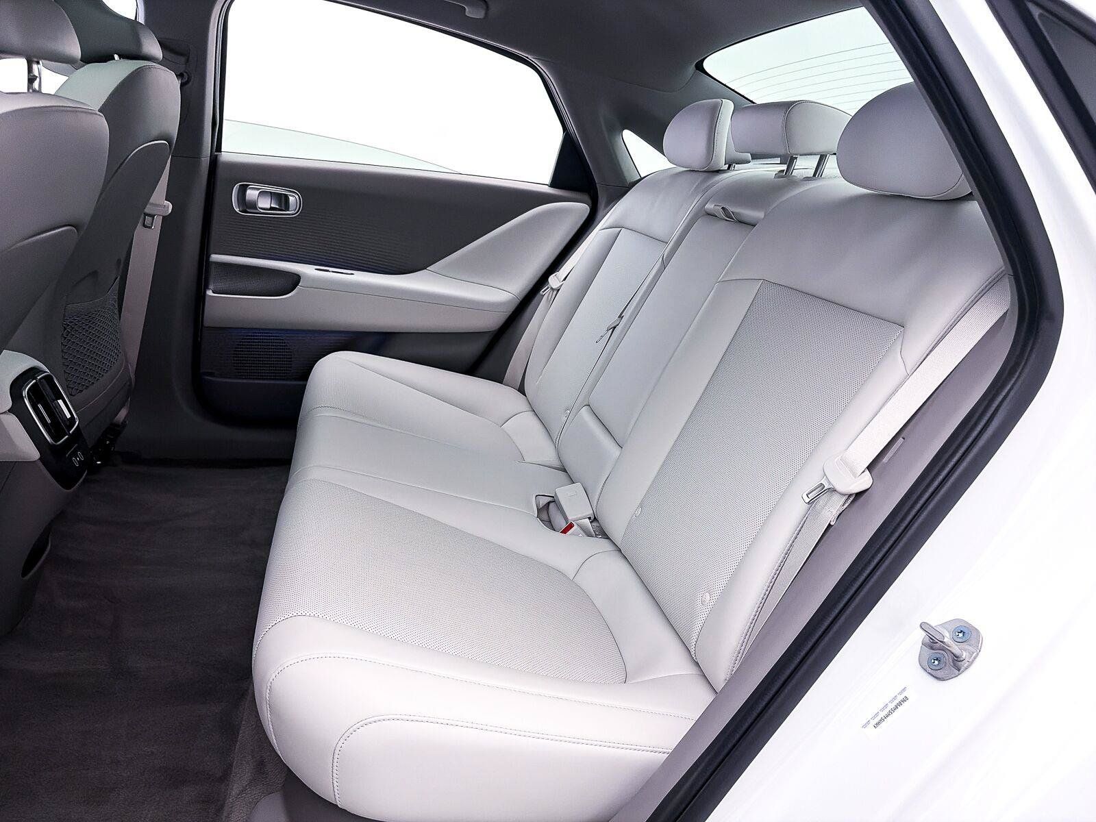 Used 2025 Hyundai Ioniq 6 Limited RWD image 40