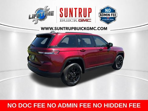 Used 2025 Jeep Grand Cherokee Altitude AWD/4WD image 7