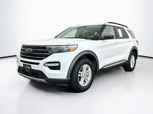 Used 2021 Ford Explorer XLT w/ Equipment Group 202A AWD/4WD image 3