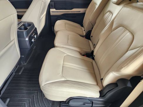 Used 2022 Ford Expedition Platinum AWD/4WD image 31