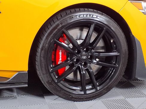 Used 2022 Ford Mustang Shelby GT500 w/ Technology Package RWD image 31