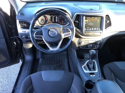 Used 2017 Jeep Cherokee Latitude w/ Safety/Convenience Group image 15