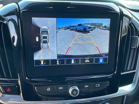 Used 2022 Chevrolet Traverse LT FWD image 21